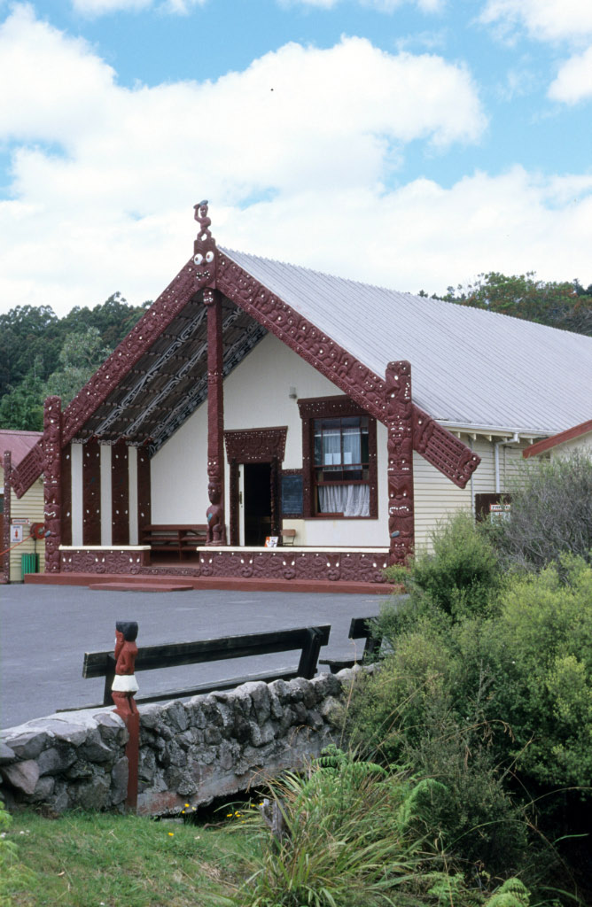 maison de style Maori en Nouvelle Zélande (Rotorua)